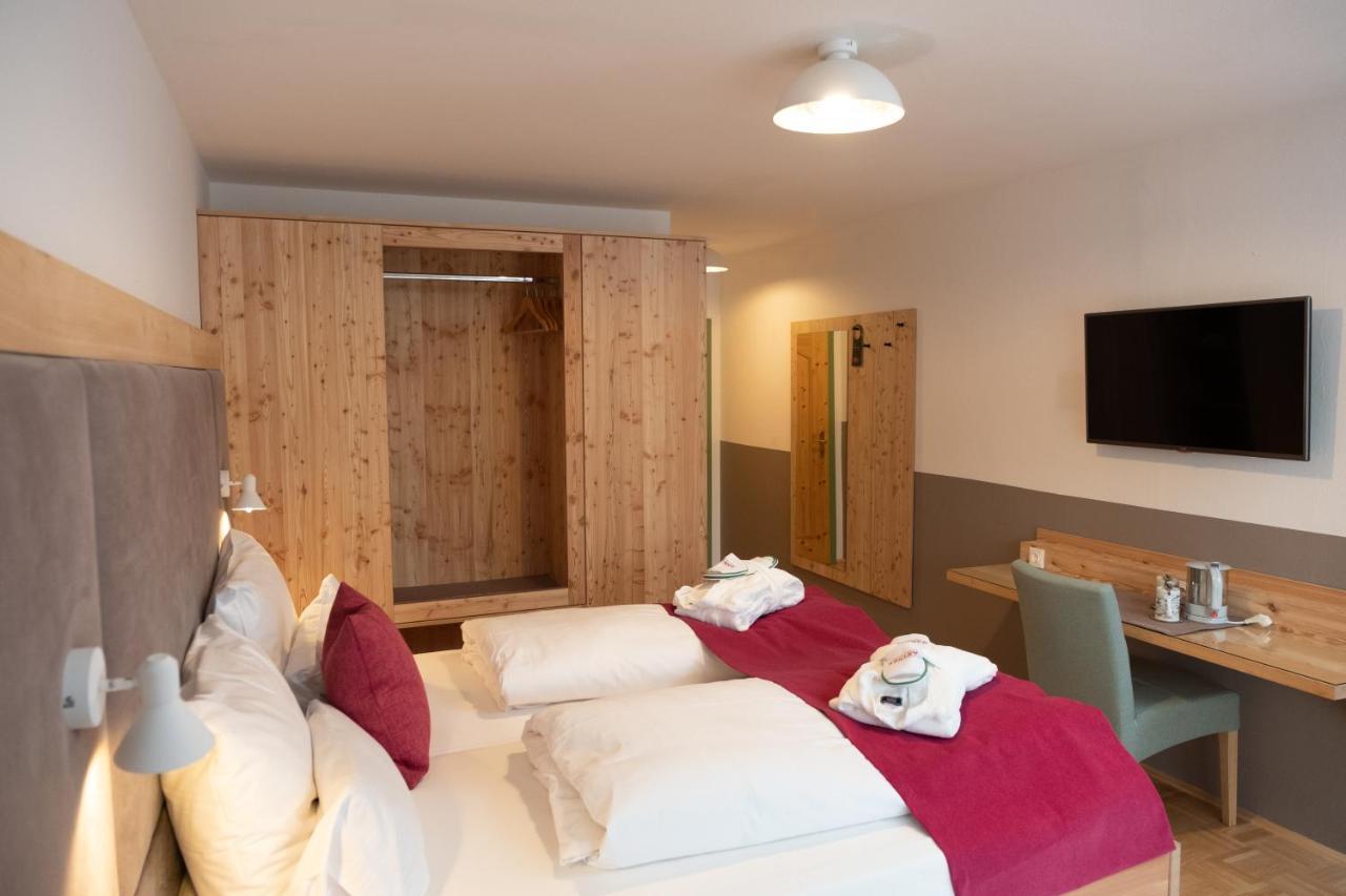 Santner, Hotel Eugendorf Ngoại thất bức ảnh