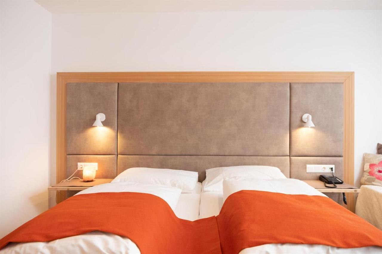 Santner, Hotel Eugendorf Ngoại thất bức ảnh