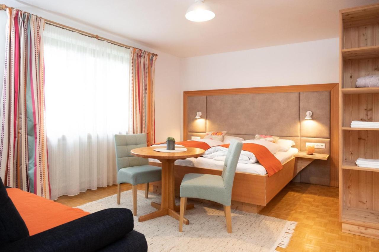 Santner, Hotel Eugendorf Ngoại thất bức ảnh
