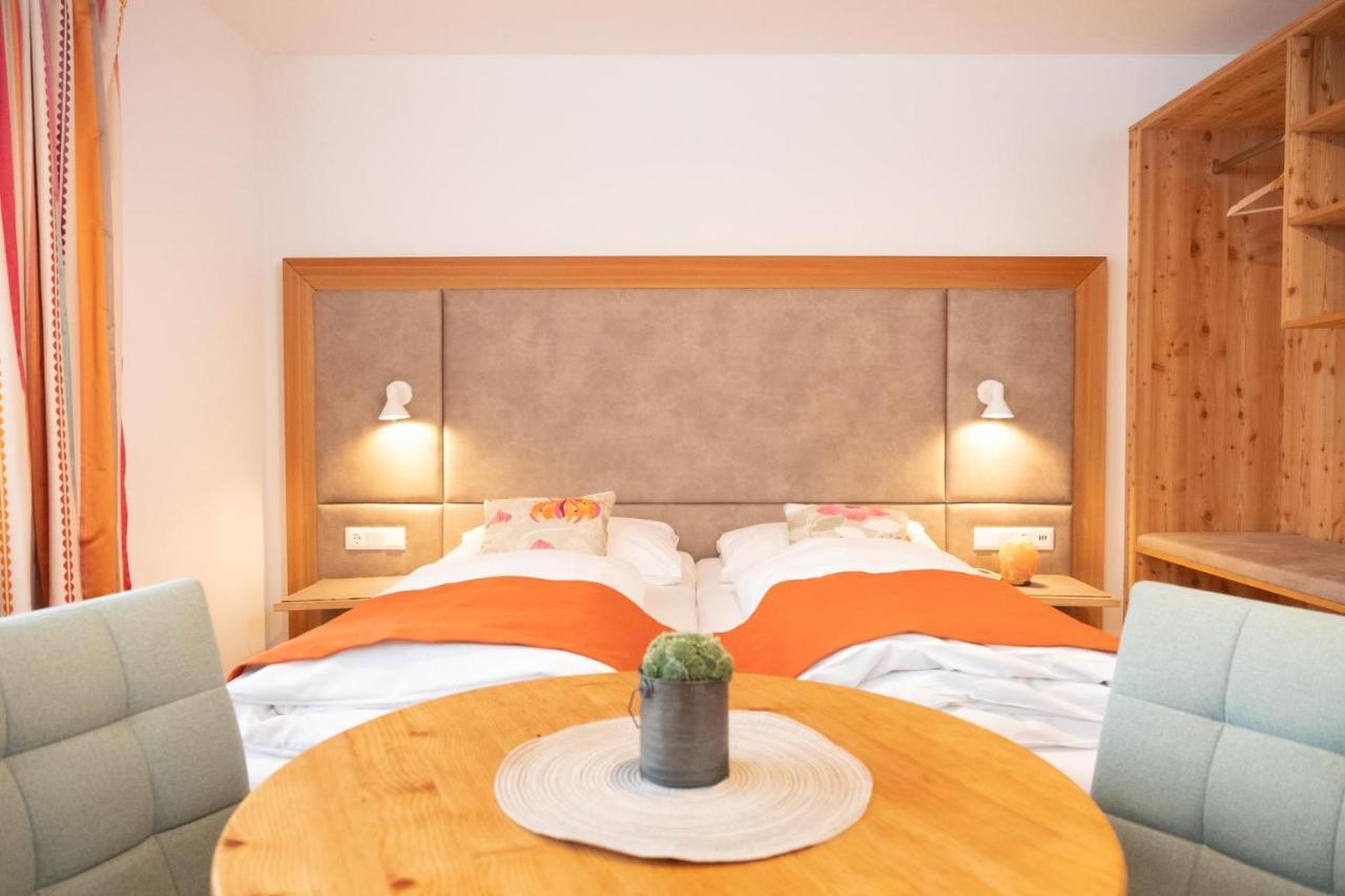 Santner, Hotel Eugendorf Ngoại thất bức ảnh