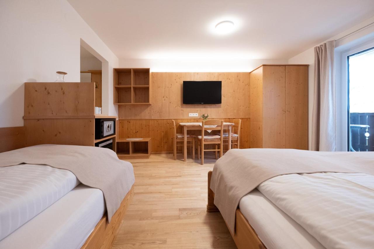 Santner, Hotel Eugendorf Ngoại thất bức ảnh