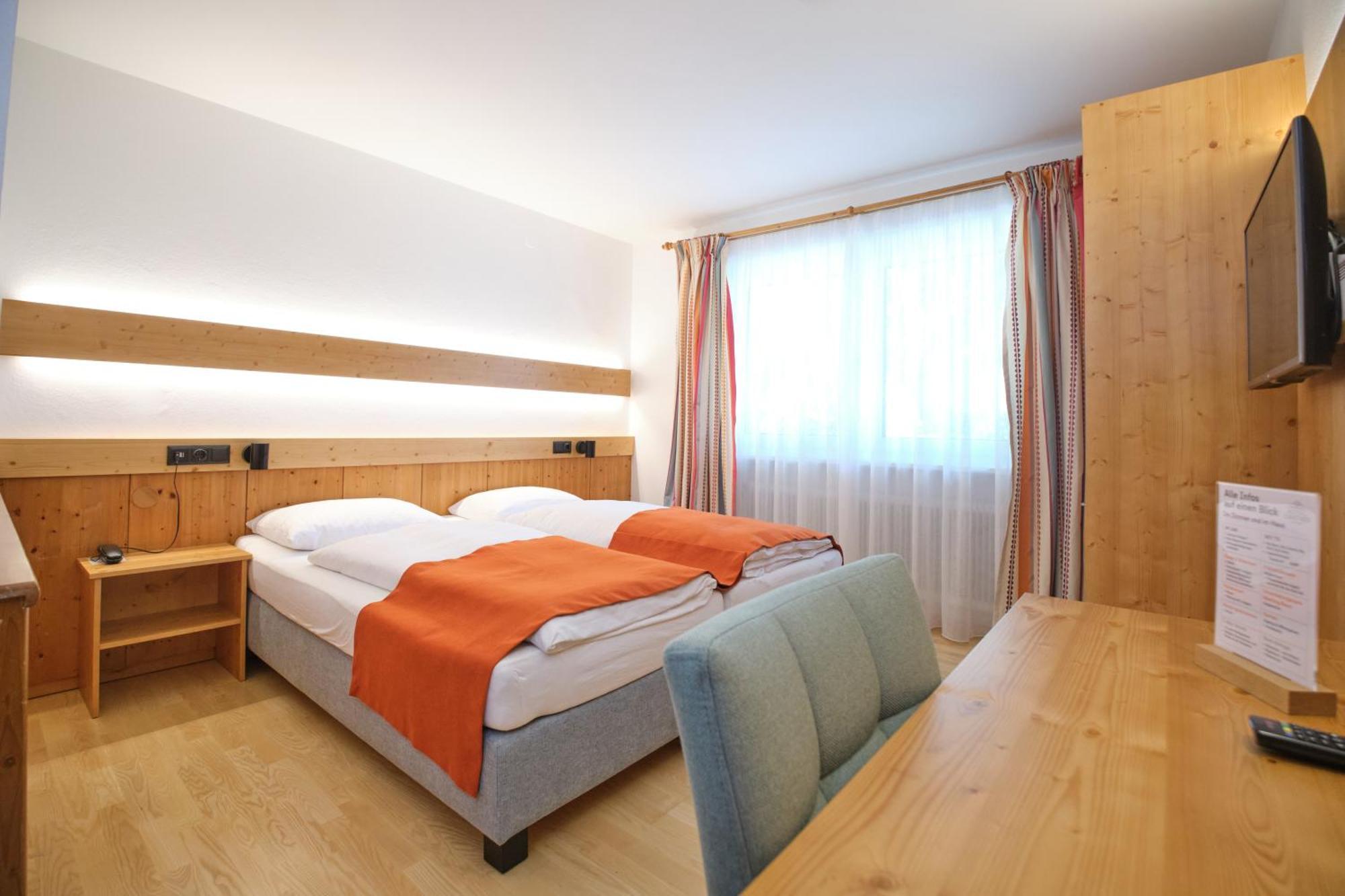 Santner, Hotel Eugendorf Ngoại thất bức ảnh