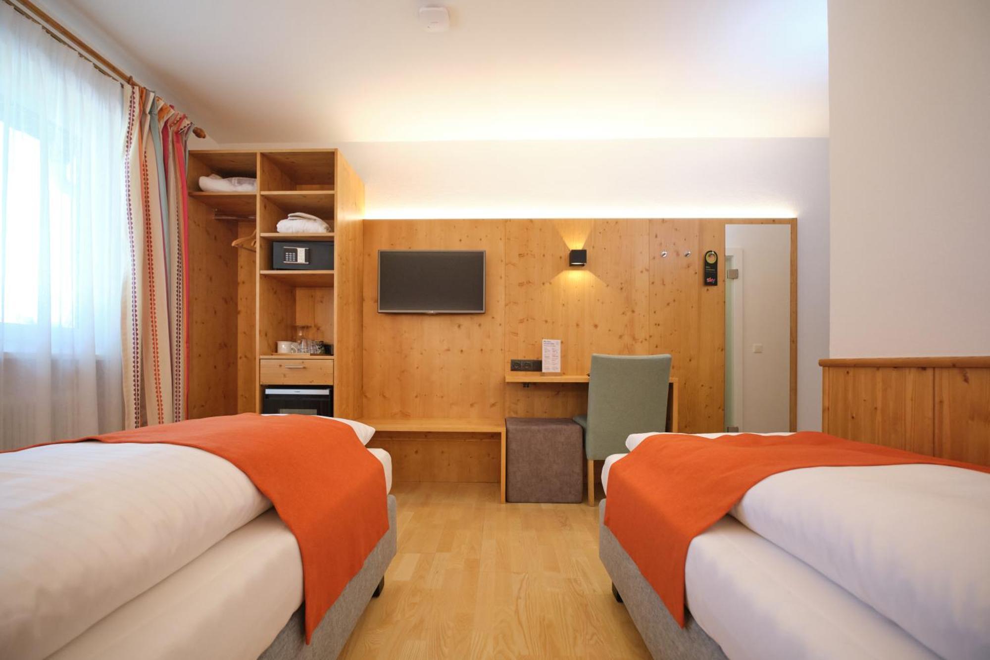 Santner, Hotel Eugendorf Ngoại thất bức ảnh
