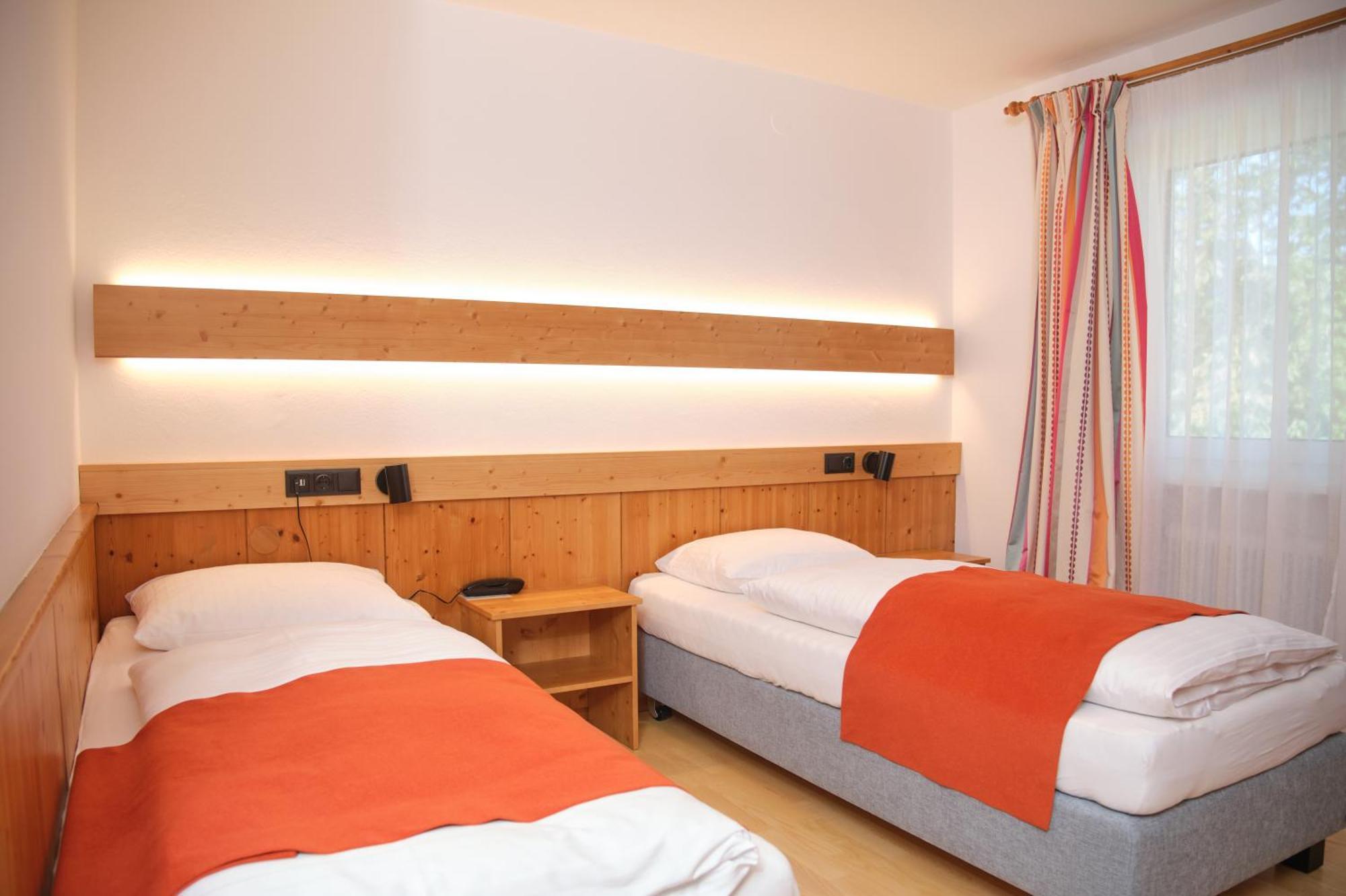 Santner, Hotel Eugendorf Ngoại thất bức ảnh