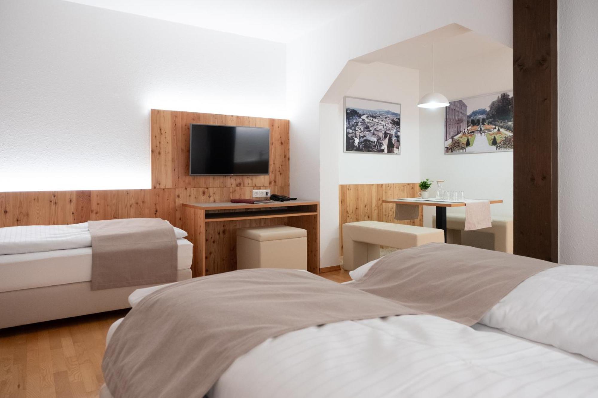 Santner, Hotel Eugendorf Ngoại thất bức ảnh